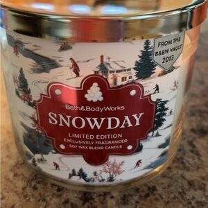 Bath & Body Works Snowday Candle